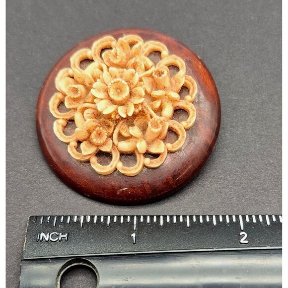 Vintage 1960s Wood & Carved Resin Retro Flower Brooch Pin Oval 1.75" - Picture 4 of 4